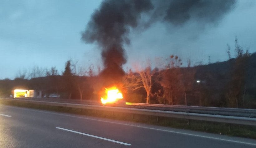  Otomobil alev alev yandı