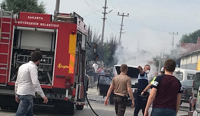 Otomobil alev alev yandı