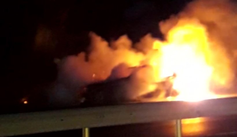 Otomobil alev topuna döndü