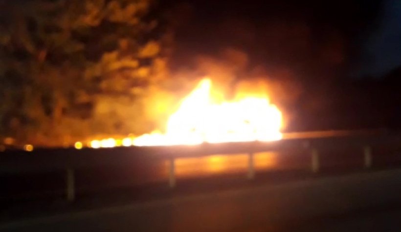 Otomobil alev topuna döndü