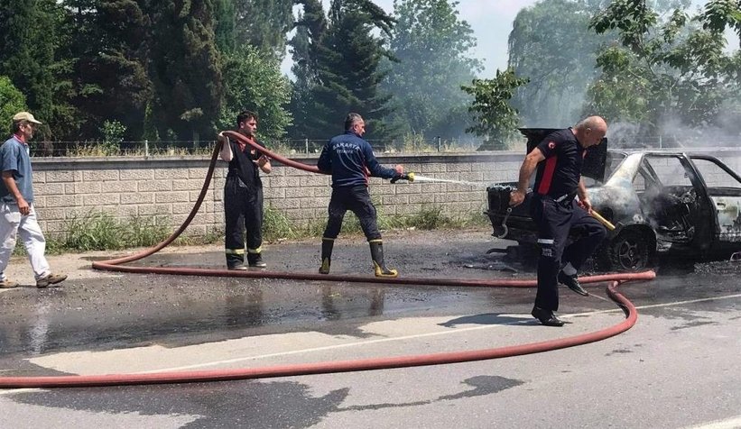 Otomobil alev topuna döndü