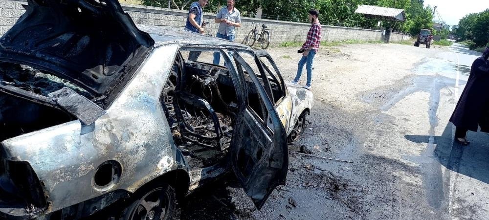 Otomobil alev topuna döndü