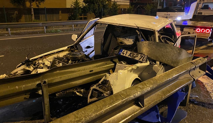 Otomobil bariyere ok gibi saplandı: 1 ağır yaralı