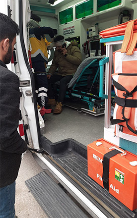 Otomobil bariyerlere çarptı: 1 yaralı