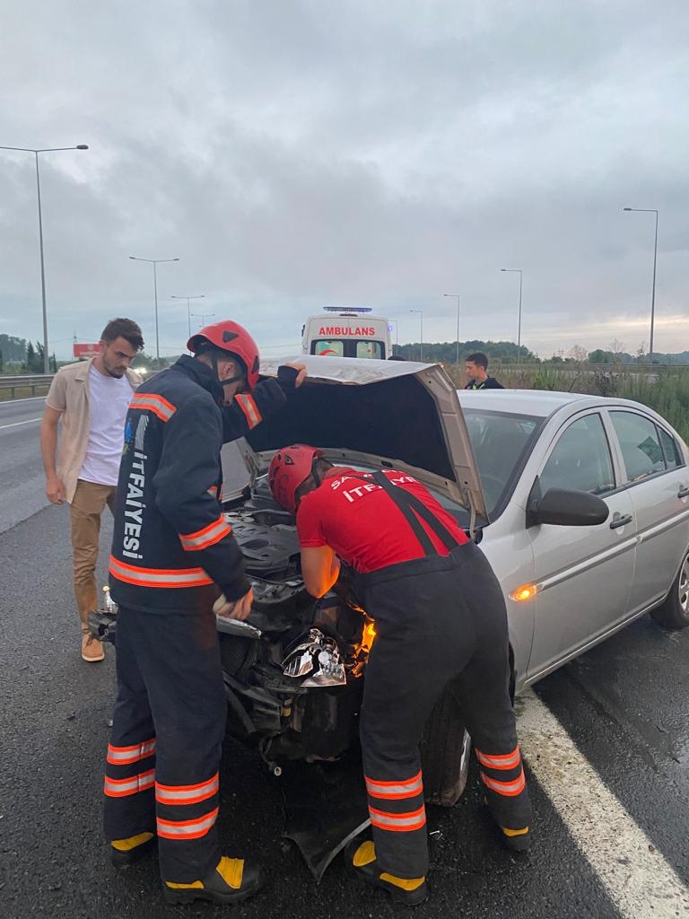 Otomobil bariyerlere çarptı