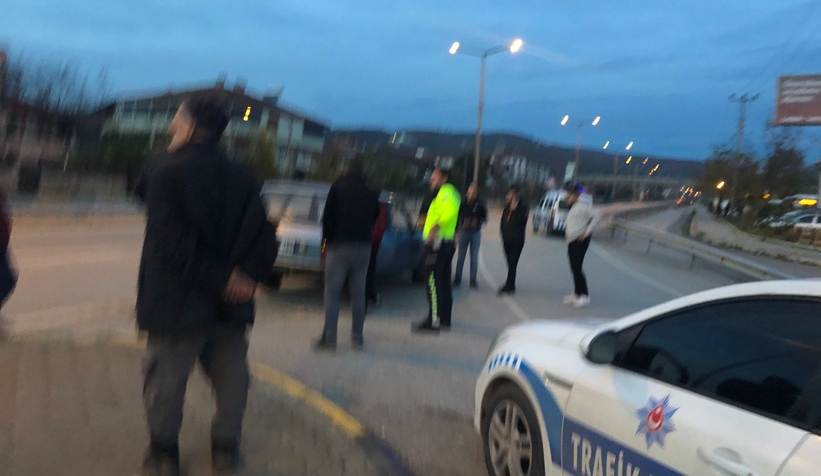 Otomobil bisikletliye çarptı