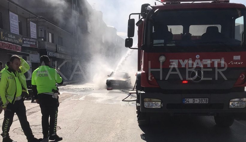 Otomobil cadde ortasında alev topuna döndü