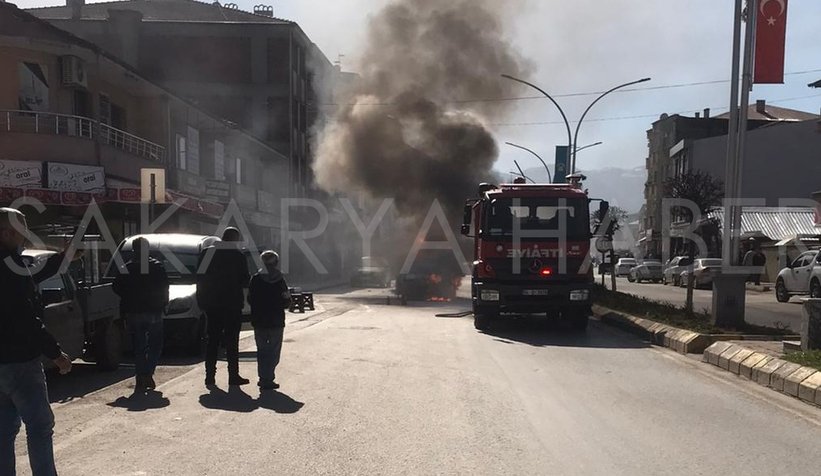 Otomobil cadde ortasında alev topuna döndü