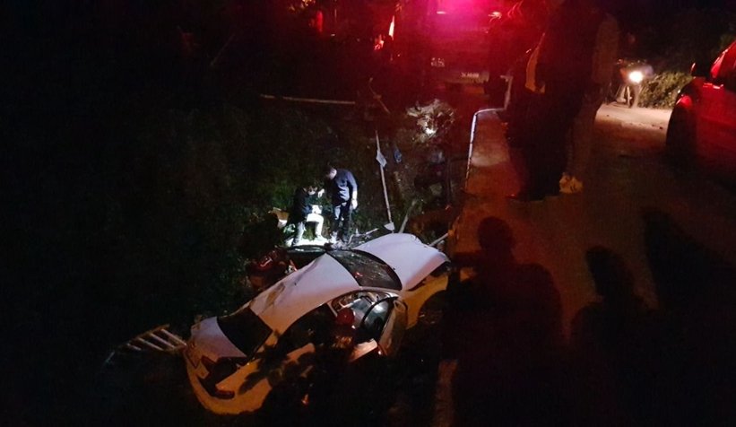 Otomobil dereye uçtu:1 ölü