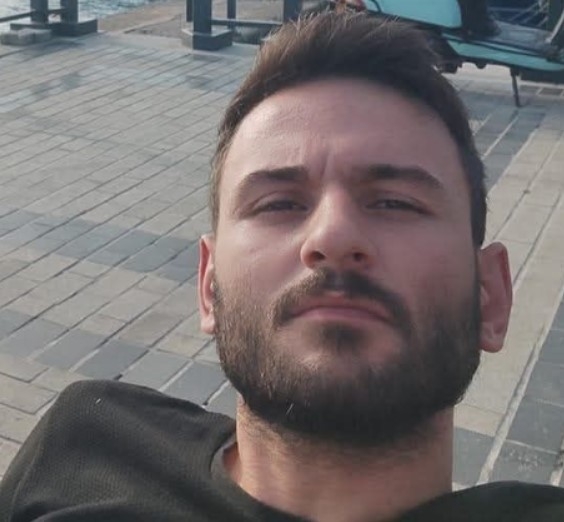 Otomobil direğe çarptı: 1 ölü, 1 yaralı