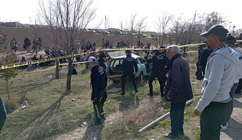 Otomobil durakta bekleyenlere çarptı: 4 ölü, 5 yaralı