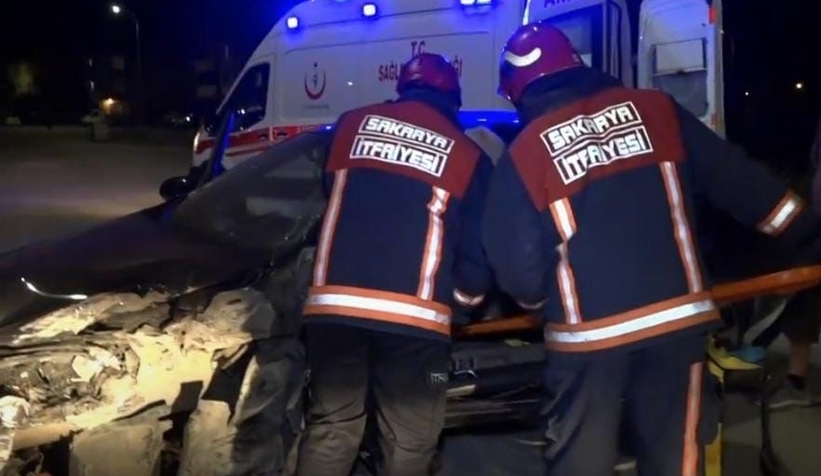 Otomobil duvara çarptı: 1 yaralı