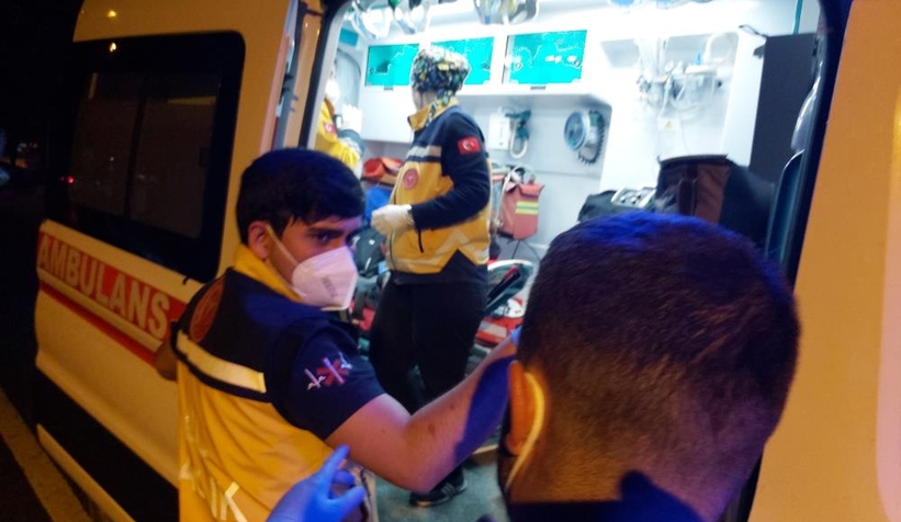 Otomobil duvara çarptı: 5 yaralı