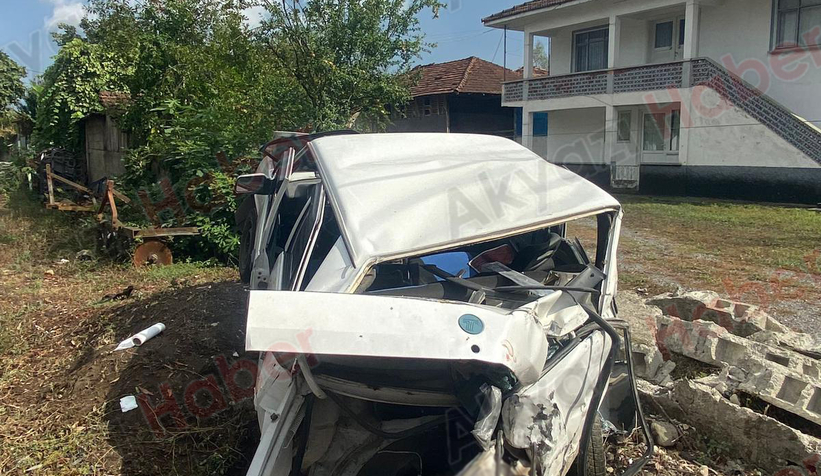 Otomobil duvara çarptı sürücü ağır yaralı