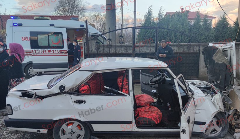 Otomobil evin bahçesine daldı: 2 yaralı