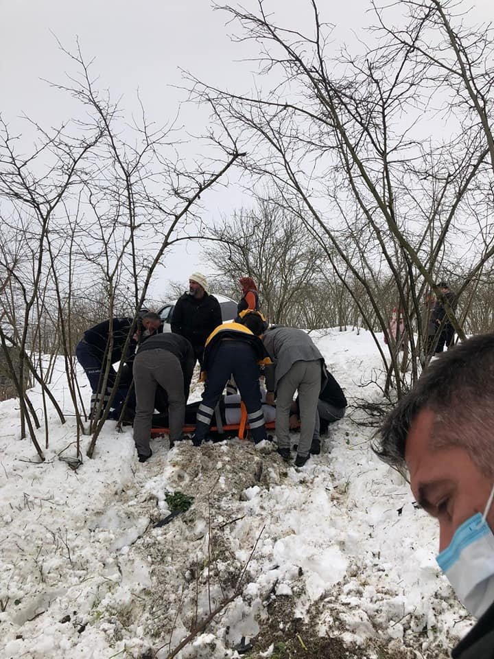 Otomobil fındıklığa daldı: 2 yaralı