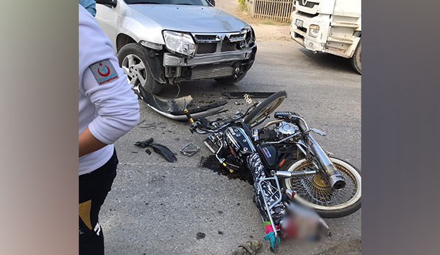 Otomobil ile çarpışan motosikletli yaralandı