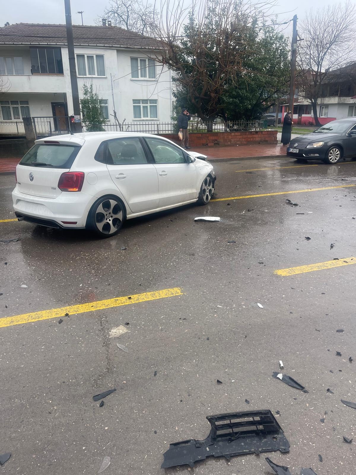 Otomobil ile cip çarpıştı