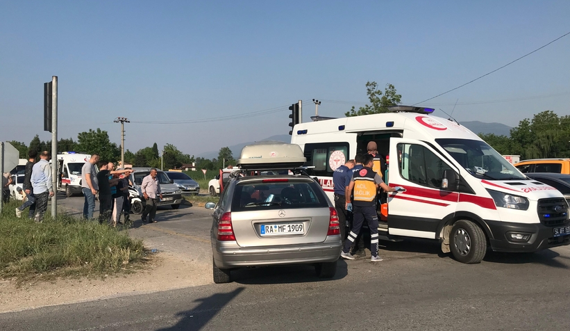 Otomobil ile hafif ticari araç çarpıştı: 4 yaralı