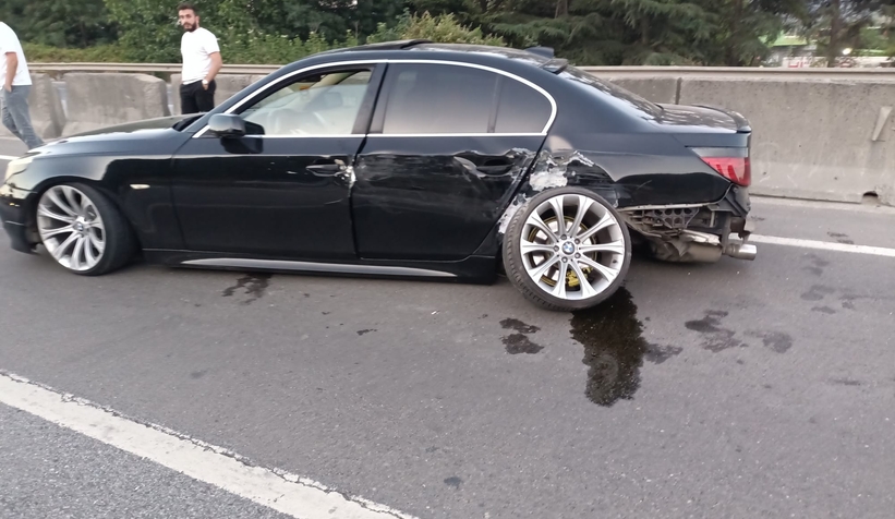 Otomobil ile halk otobüsü çarpıştı