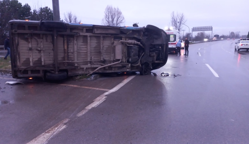 otomobil-ile-minibus-carpisti-3-yaralirnkzk0gxow