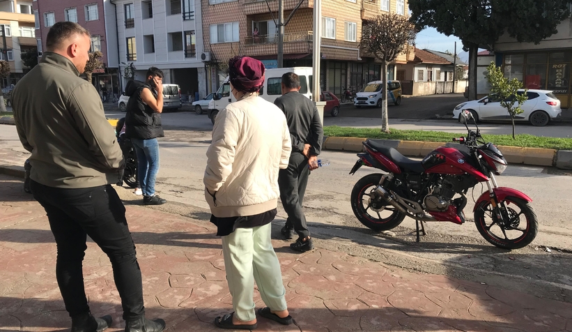 otomobil-ile-motosiklet-carpisti-1-yaralimvfxaxqvzv