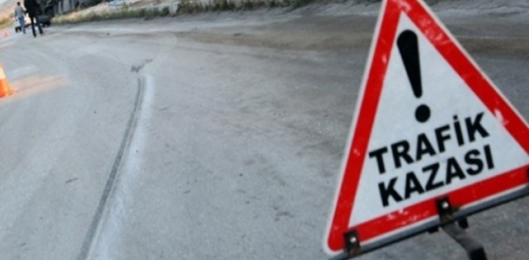 Otomobil ile motosiklet çarpıştı: 2 yaralı