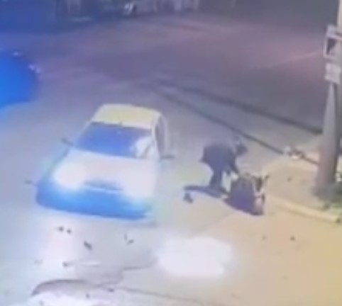 Otomobil ile motosiklet kafa kafaya böyle çarpıştı