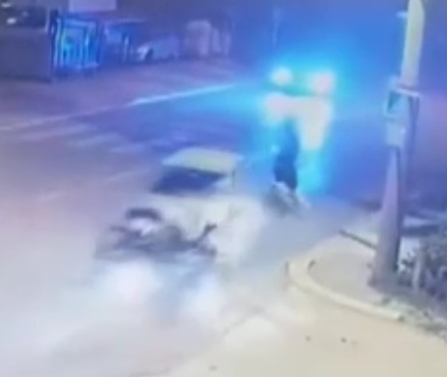 Otomobil ile motosiklet kafa kafaya böyle çarpıştı