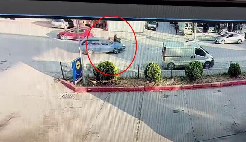 Otomobil ile motosikletin kazası kamerada