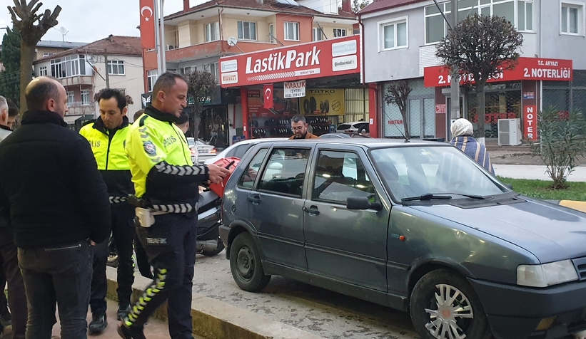 otomobil-ile-motosikletli-kurye-carpistinxl5c21rue