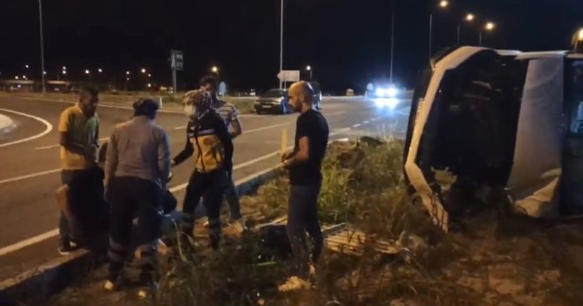 Otomobil ile panelvan çarpıştı: 6 yaralı