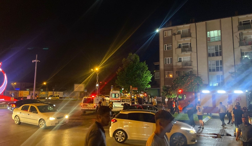 Otomobil ile ticari taksi çarpıştı: 3 yaralı