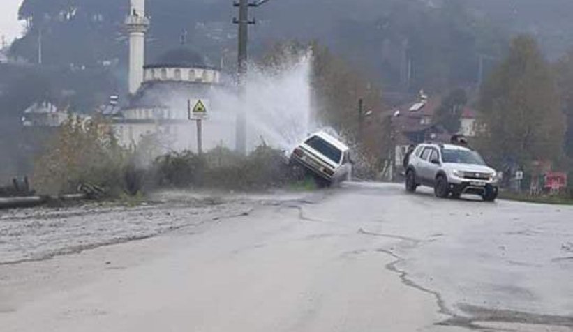 otomobil-isale-hattina-carpti-su-metrelerce-yukseklige-ciktieljqudzzuz