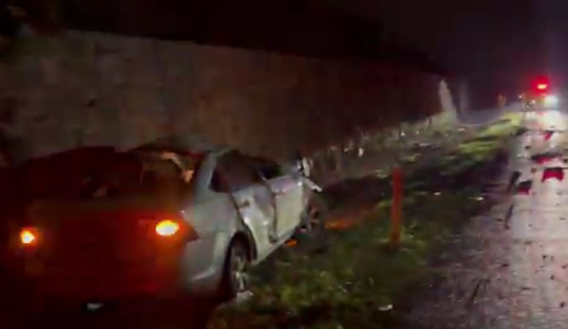 otomobil-istinat-duvarina-carptimnhwa1kxnj