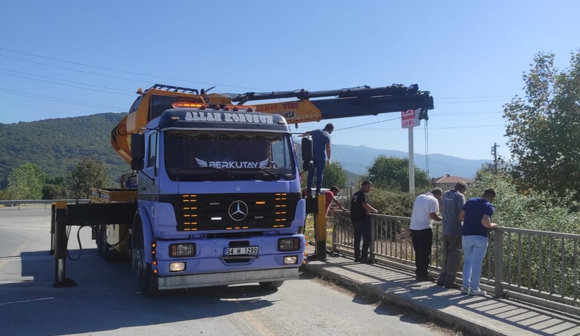 Otomobil Köprüden uçtu 