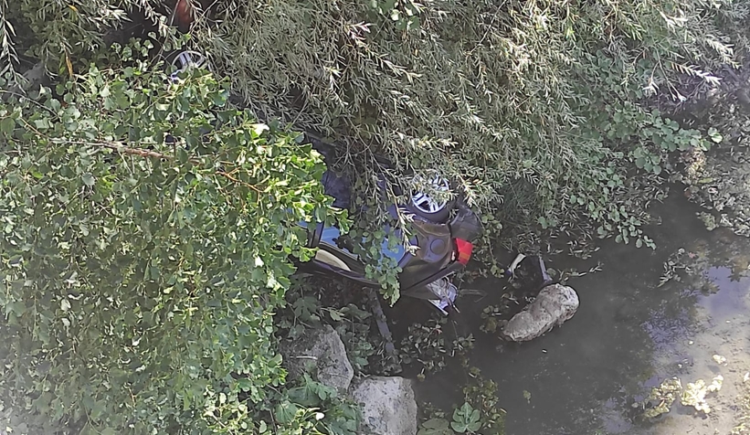 Otomobil Köprüden uçtu 