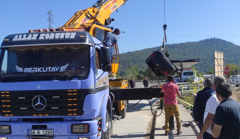 Otomobil Köprüden uçtu 