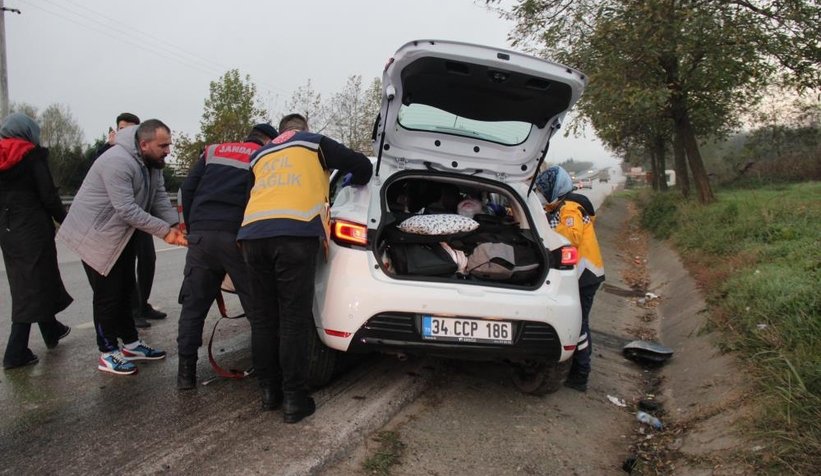 Otomobil menfeze çarptı: 5 yaralı