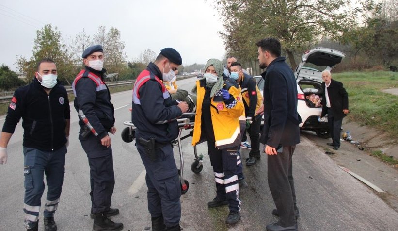 Otomobil menfeze çarptı: 5 yaralı