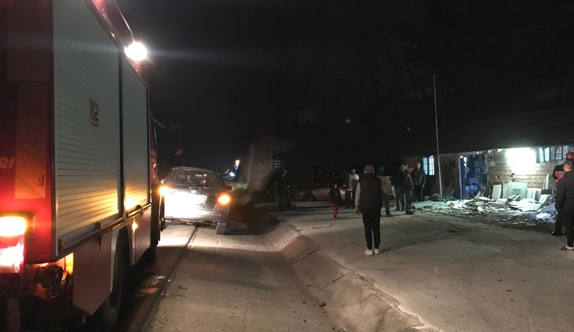 Otomobil mermer atölyesine girdi