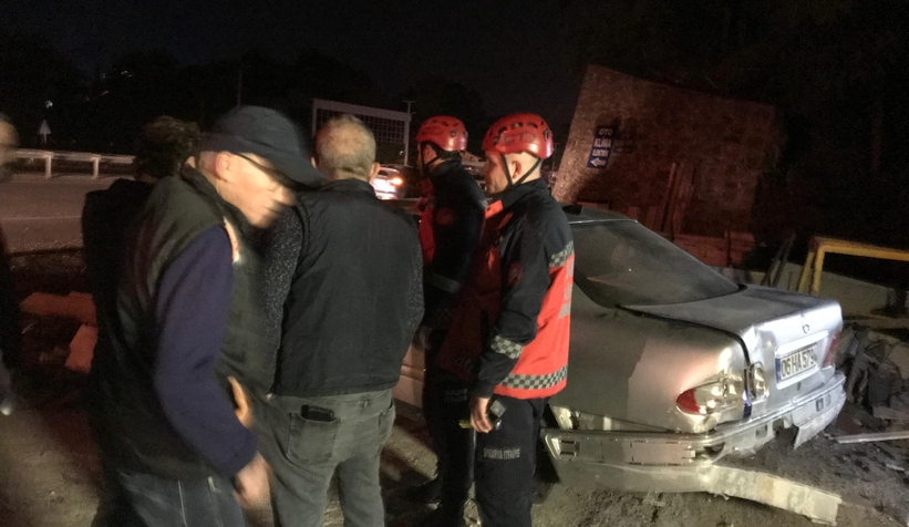 Otomobil mermer atölyesine girdi