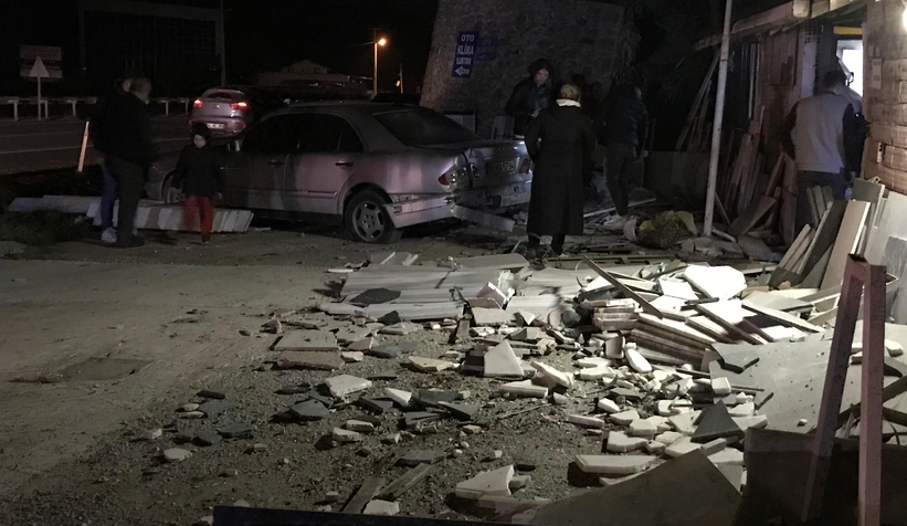 Otomobil mermer atölyesine girdi