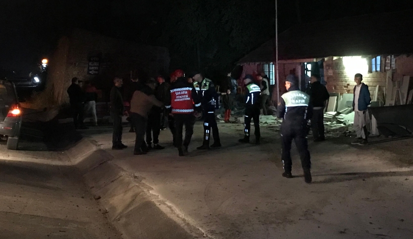 Otomobil mermer atölyesine girdi