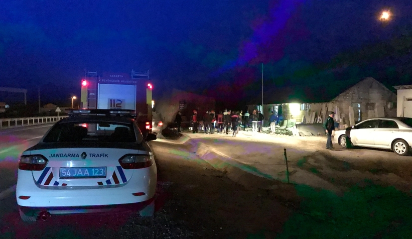 Otomobil mermer atölyesine girdi