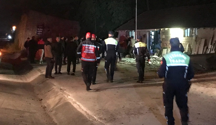 Otomobil mermer atölyesine girdi