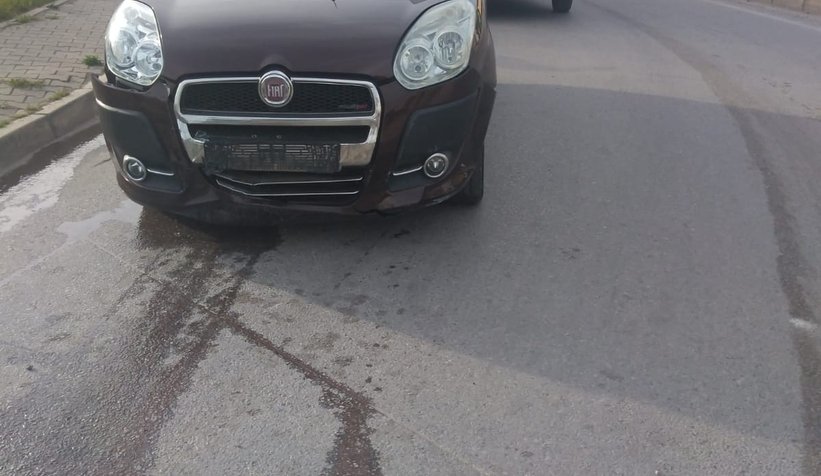 Otomobil refüje çarpıp karşı yöne geçti