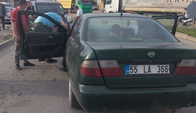 Otomobil refüje çarpıp karşı yöne geçti