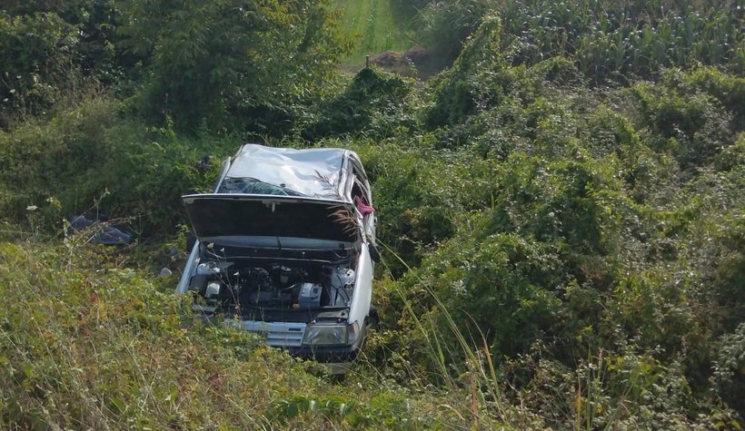 Otomobil şarampole takla attı: 4 yaralı