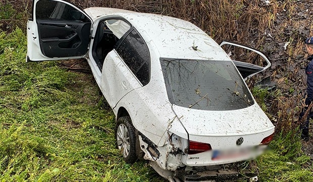 Otomobil şarampole uçtu